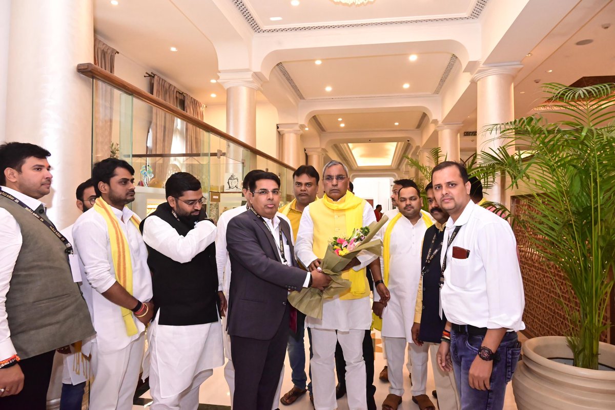 oprajbhar's tweet image. आज लखनऊ में आयोजित LIVE TIMES के प्रथम कॉन्क्लेव LT X-Change में उपस्थिति दर्ज कराई। समाज के ज्वलंत मुद्दों, जन कल्याण की दिशा में हो रहे सरकार के प्रयासों और सुभासपा के सामाजिक दृष्टिकोण पर अपने विचार रखे।
LIVE TIMES परिवार को सफल आयोजन के लिए हार्दिक शुभकामनाएं।

#LiveTimes