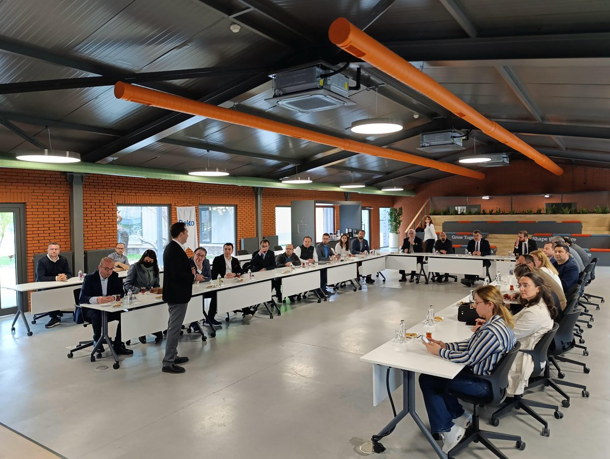 🏭 🎓Eskişehir’de Beko Fabrikası’nı ziyaret ettik. Bu anlamlı buluşmada, Eskişehir İTÜ Mezunları Derneği’nin genç ve dinamik yapısından gururla bahsettik. Beko’da görev yapan 60 kadar İTÜ’lü mezunumuzun bu dinamizme değerli katkılar sunduğunu görmek bizleri memnun etti.

🐝 İTÜ