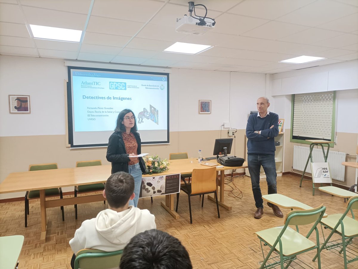 EETelecoVigo's tweet photo. O 23 e 24 de abril, os docentes de #TelecoVigo e investigadores de @atlanTTic_uvigo Fernando Pérez e @kike_uvigo impartiron as charlas 'Detectives de imaxes: a ciencia forense de imaxes dixitais' e 'Seguridade en dispositivos móbiles' no IES de Sar de Santiago.
#beTelecoVigo https://t.co/Kn7FoeTg76