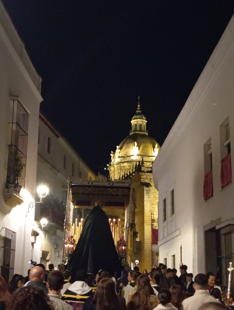 SOLEDAD DE CANTILLANA

Una formación <a href="/BandaCantillana/">La Soledad de Cantillana</a> que ha demostrado estar a un gran nivel un año más y que ha aportado a nuestra ciudad uno de los repertorios más selectos y cuidados de nuestra Semana Santa tras la Virgen de la O <a href="/defension/">Defensión</a>.