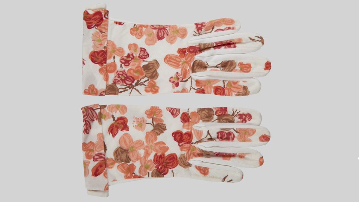 As quickly as it began, the blossom spectacle will come to an end. If you've already been hit by a bout of nostalgia, relive the moment with these wonderful cotton gloves!

Find out more: theglovecollection.uk/gloves/gct-202…