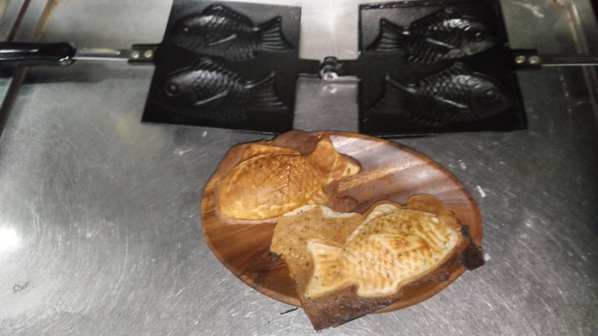 nekoyacraft's tweet image. #南部鉄器　#たい焼き
ついに、極まる。(´ω`)つ🔥🐟️🔥
ミックスナッツ入り餡。