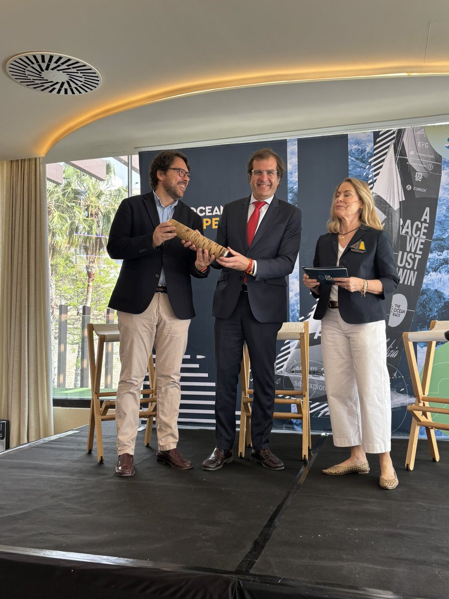 PuertodeCtg's tweet image. La flota deportiva de la #OceanRaceEurope2025 escalará en el #PuertodeCartagena, en una de las dársenas más sostenibles del Mediterráneo.

El presidente de la  #APC, @pedropablohh, y el director, José María Gómez, participan en la jornada “Puertos para el desarrollo sostenible”.