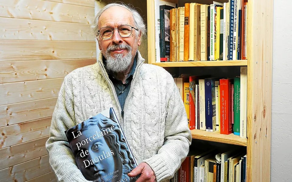 Un peu de publicité ce matin dans le <a href="/LeTelegramme/">Le Télégramme</a>  pour la sortie de mon livre sur la porcelaine de #Daoulas
letelegramme.fr/finistere/daou…