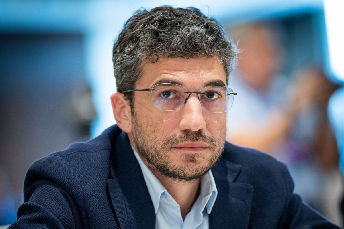 Laurent Fressinet, double champion de France, recordman des sélections en équipe de France et entraîneur de Carlsen pendant 10 ans, sera aux commentaires des parties du Championnat mardi durant 2 heures !
Rendez-vous à 14h30 pour écouter le champion !

<a href="/FressinetL/">Fressinet Laurent</a> #Vichy2025