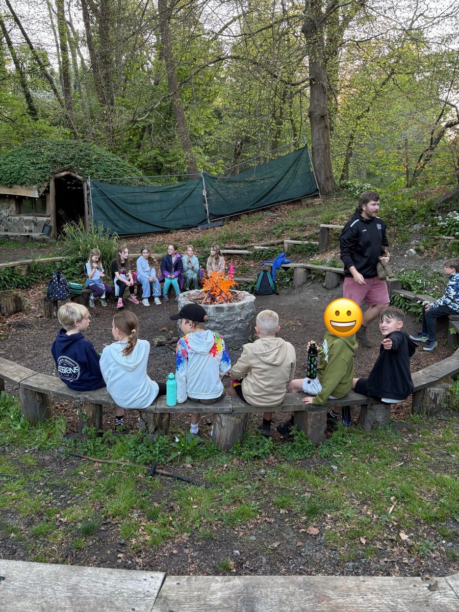 TheMeadowsPS's tweet photo. Y4 residential at Deanfields. Evening campfire and s’mores last night! 🔥 https://t.co/YHzPTCOdaz
