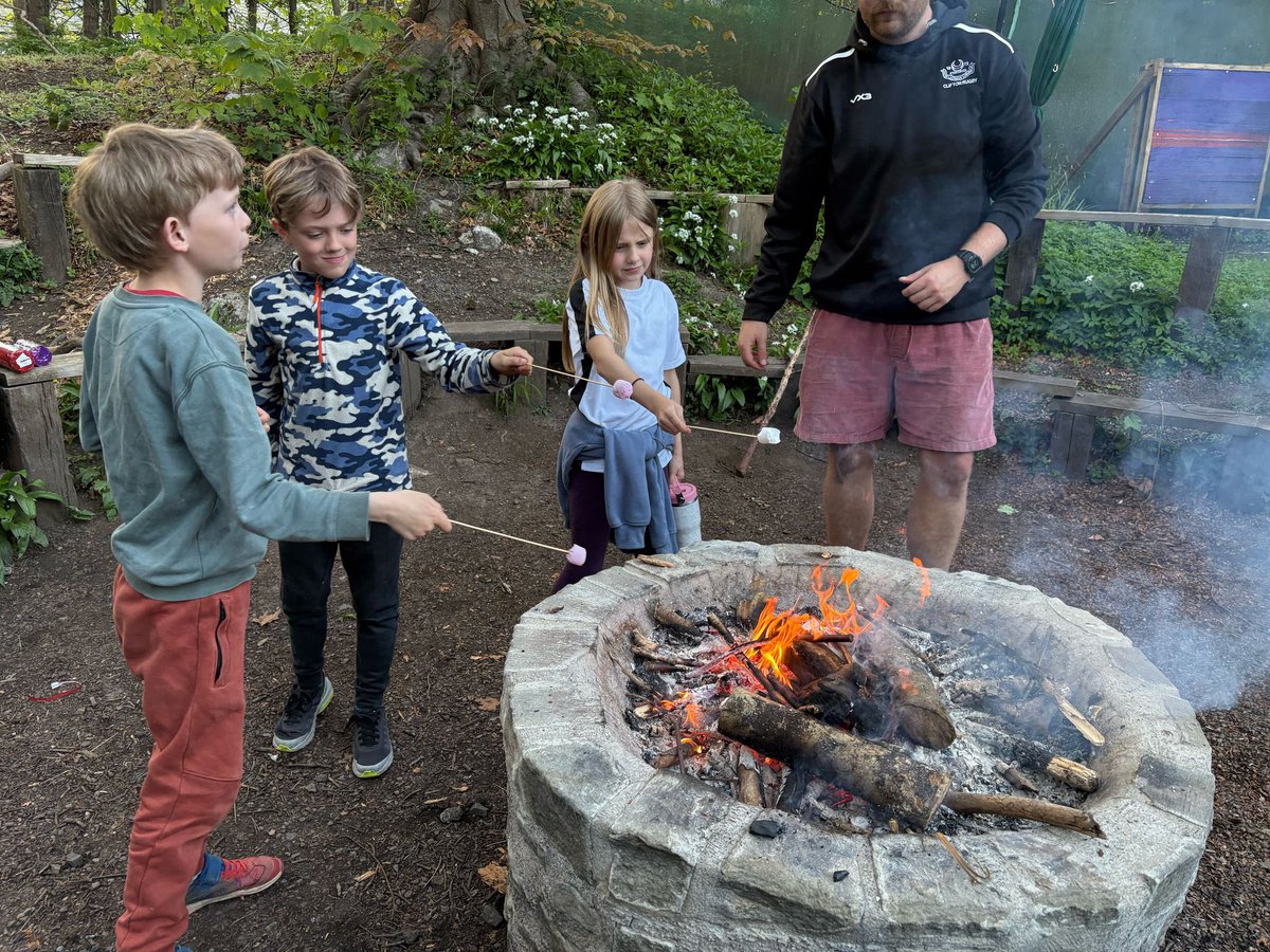 TheMeadowsPS's tweet photo. Y4 residential at Deanfields. Evening campfire and s’mores last night! 🔥 https://t.co/YHzPTCOdaz