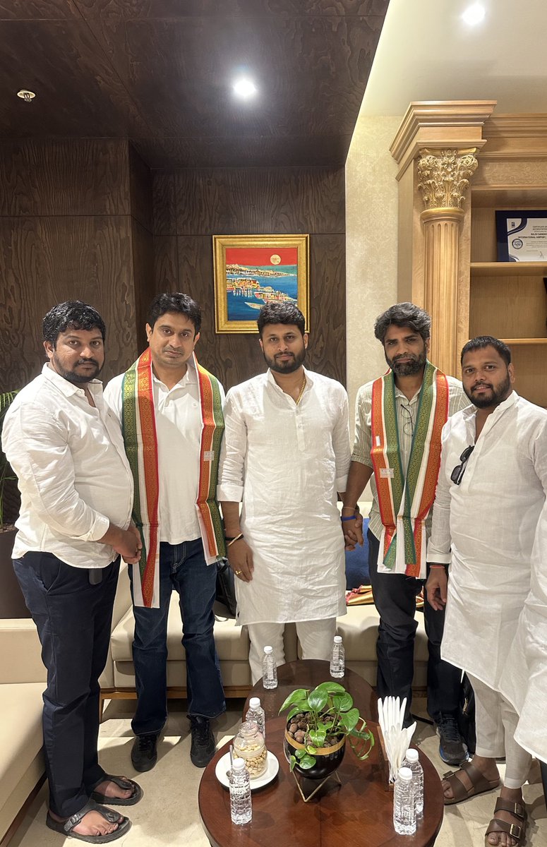 AmoghReddy's tweet photo. Honored to meet the Indian Youth Congress President @UdayBhanuIYC Ji, Manish Ji today along with @JakkidiShivaIYC Ji - a leader inspiring the next generation with vision, energy, and unwavering commitment to progress. #YouthLeadership #CongressForChange #Inspiration #IYC #TPYC https://t.co/x5uX9iWqYS