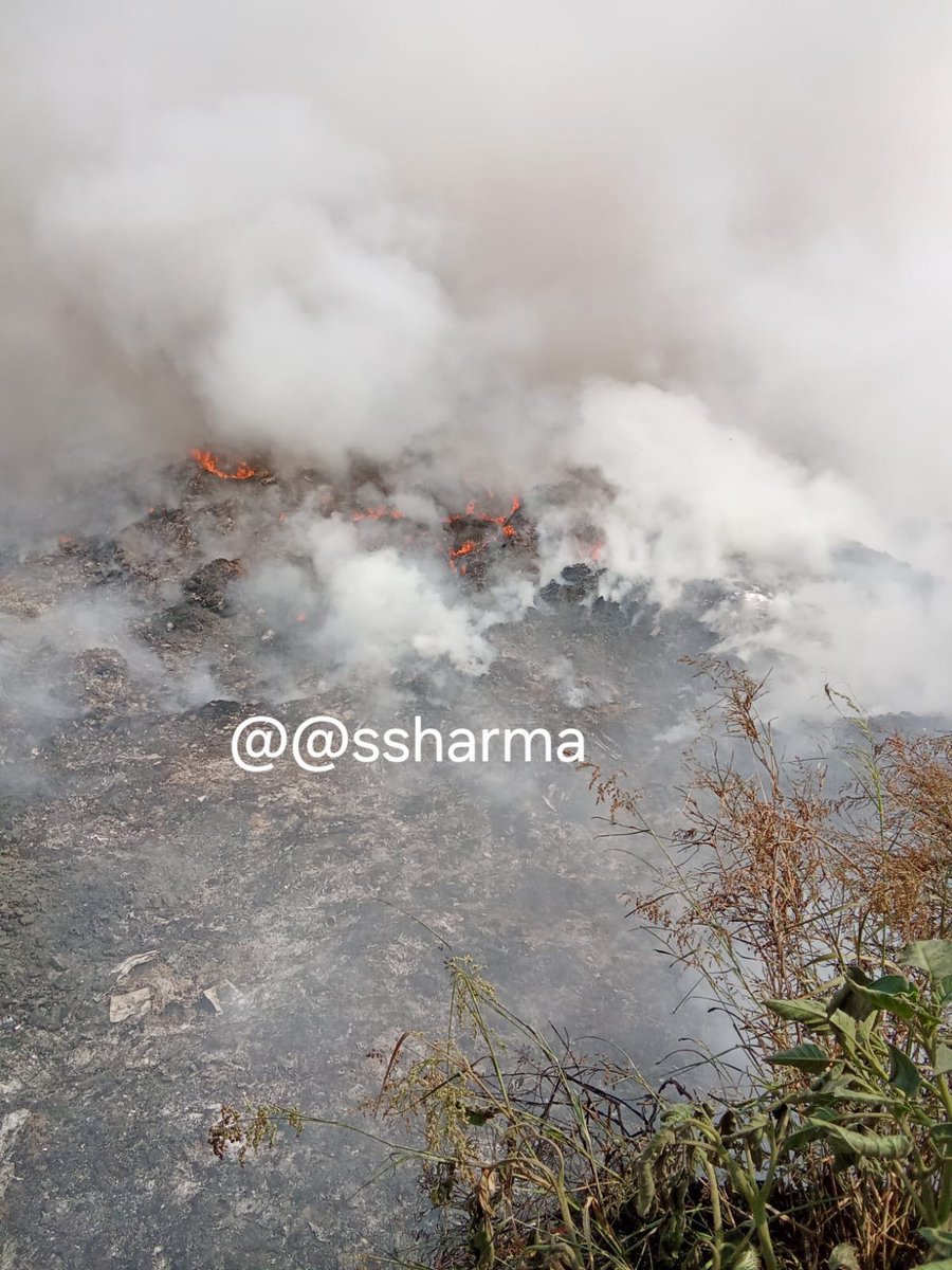 sumedhasharma86's tweet image. No lessons learnt . Yet another fire in waste. This is dumping ground or khatta in Khandsa #Gurgaon #Gurugram #wastelandmage #firerescue