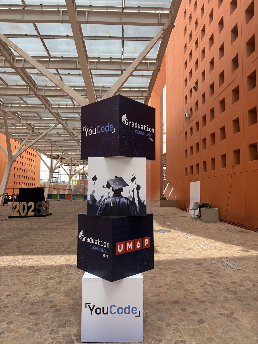 el_hakik_amina's tweet image. #YouCode #um6p