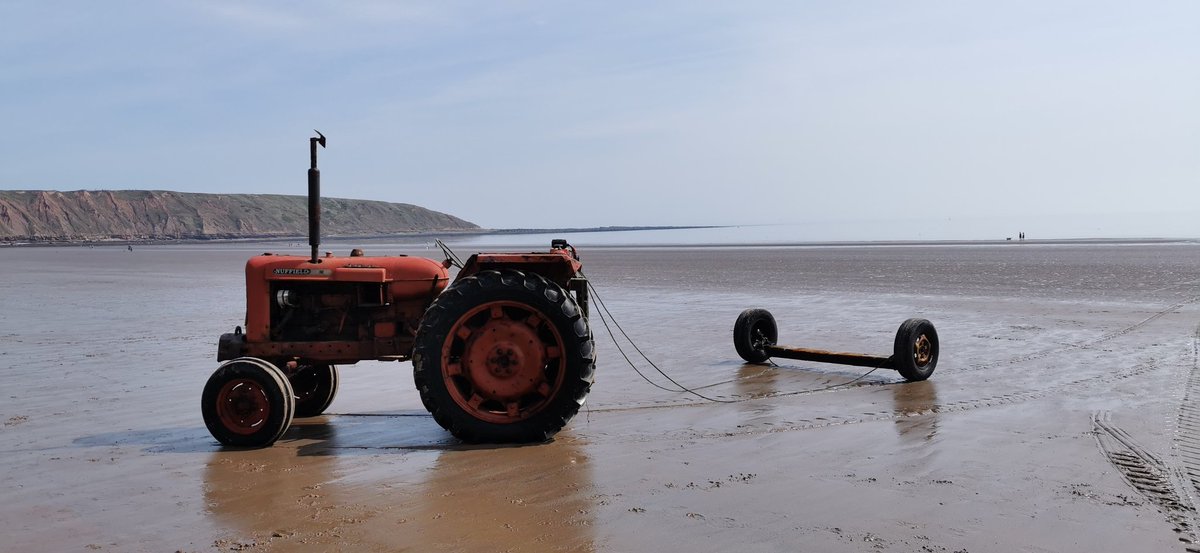 Gone fishing 🎣
Lovely day #filey #Yorkshire #fileyBay #northyorkshire #northsea #photooftheday #lovewhereilive #sunny #sunshine #fishingtown #beachlife #tractor <a href="/Hudsonweather/">Paul Hudson</a>