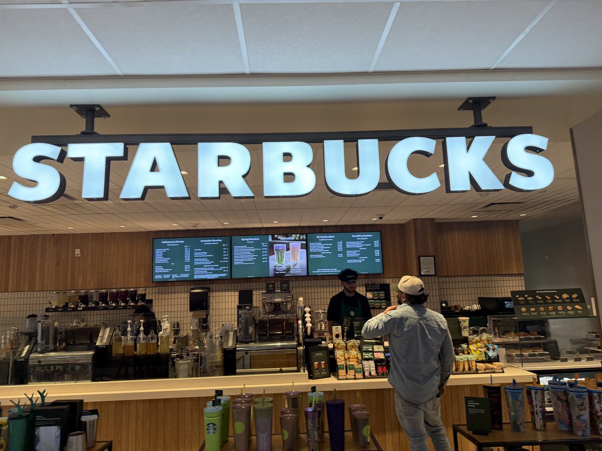 Heading to Albany with @momsdemand to hold Glock accountable for enabling DIY machine guns, to strengthen our secure storage laws and codify the Office of Gun Violence Prevention. 
But first, coffee..
#NYPol