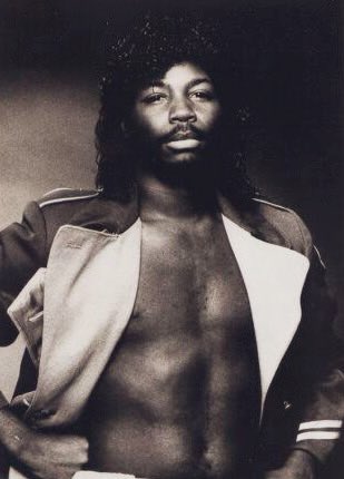 olskooljam's tweet image. キース・スウェットってずっと誰かに似ているんだよなと思って聴いていたのですがやっぱりこの人なんですよね

スティーヴ・アーリントン。大体この曲自体キースはリメイクするほどですからホント大好きなんだと思います笑　定番にして極上のベイスライン🔥

#Slave #SteveArrington #KeithSweat