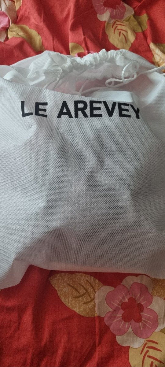 한국 집에 얼마전 주문한 모자가 도착..아빠가 선물드린줄 알고 좋아하셨는데 ㅠㅠ죄송해요 ㅠㅠ 그거 준수랑 나랑 세또~~~~~ㅠㅠㅠㅠㅠ