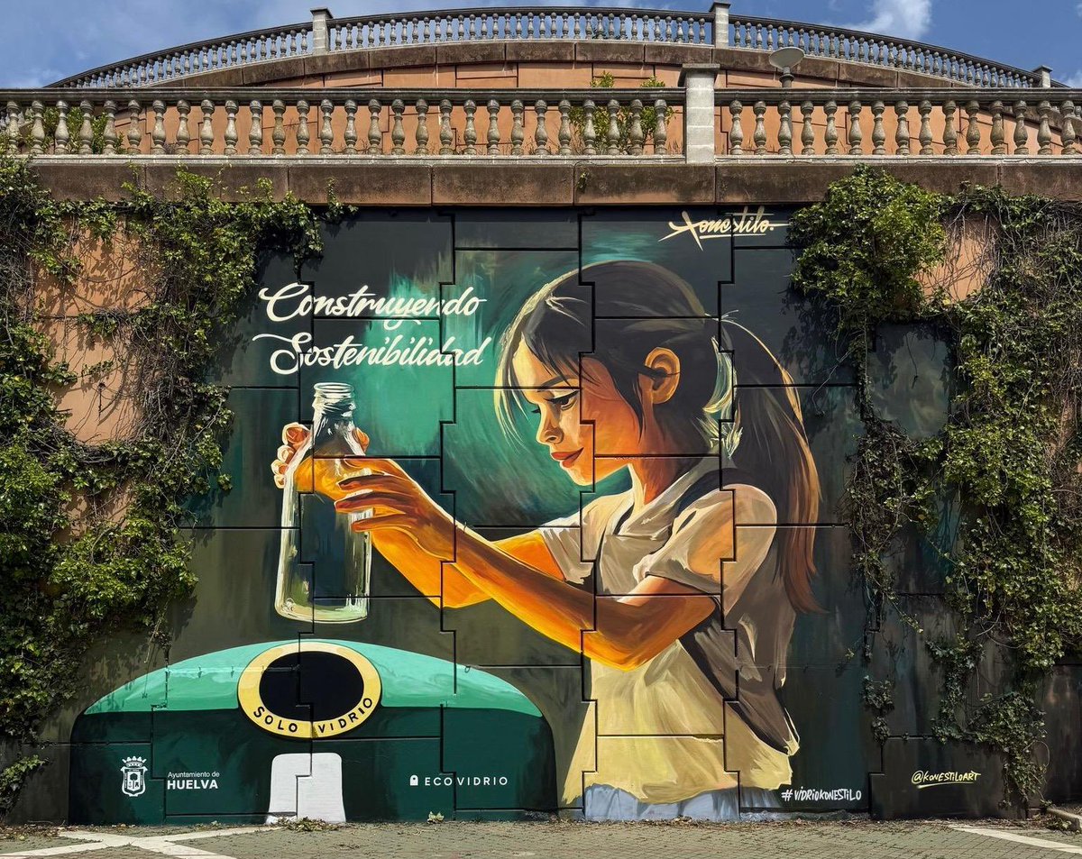 Mares_13's tweet photo. Construyendo sostenibilidad. Así de bonito ha quedado el mural @Konestiloart @ecovidrio #vidriokonestilo 📍Parque Alonso Sánchez, Huelva 💚💥 https://t.co/0JMBHzWo3s
