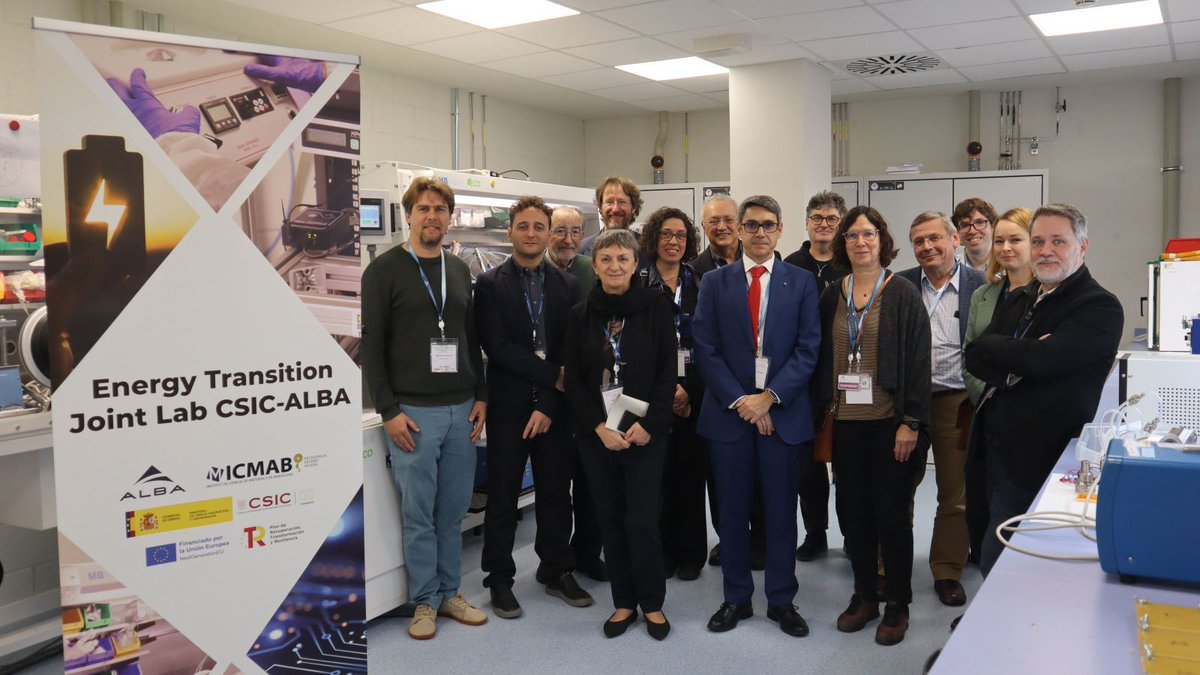 icmabCSIC (@icmabcsic) on Twitter photo 🥼The lab enables on-site sample prep & testing, enhancing synchrotron experiments.
Featuring: Caterina Biscari , José M. Martell, <a href="/MRosaPalacin/">M.Rosa Palacin</a>, <a href="/TPuigM/">Teresa Puig</a> & Klaus Attenkofer.
Funded by <a href="/CSIC/">CSIC</a>’s <a href="/PTI_TRANSENER/">PTI+ TRANSENER</a> #NextGenerationEU and <a href="/ALBAsynchrotron/">Sincrotró ALBA💡</a>
More: icmab.es/new-video-rele… 🥼The lab enables on-site sample prep & testing, enhancing synchrotron experiments.
Featuring: Caterina Biscari , José M. Martell, <a href="/MRosaPalacin/">M.Rosa Palacin</a>, <a href="/TPuigM/">Teresa Puig</a> & Klaus Attenkofer.
Funded by <a href="/CSIC/">CSIC</a>’s <a href="/PTI_TRANSENER/">PTI+ TRANSENER</a> #NextGenerationEU and <a href="/ALBAsynchrotron/">Sincrotró ALBA💡</a>
More: icmab.es/new-video-rele…
