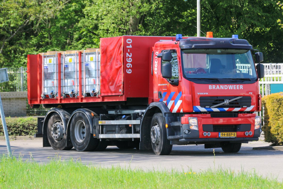 Aan de Meihuizenweg in Wildervank is vanmorgen brand  ontstaan in een opslagloods van oplosmiddelen. Een automatische blusinstallatie (CO2)  is in werking getreden. De automatische blussing heeft effect gehad. Iedereen kon het pand vroegtijdig verlaten. <a href="/BRWGroningen/">Brandweer Groningen</a> #BHV