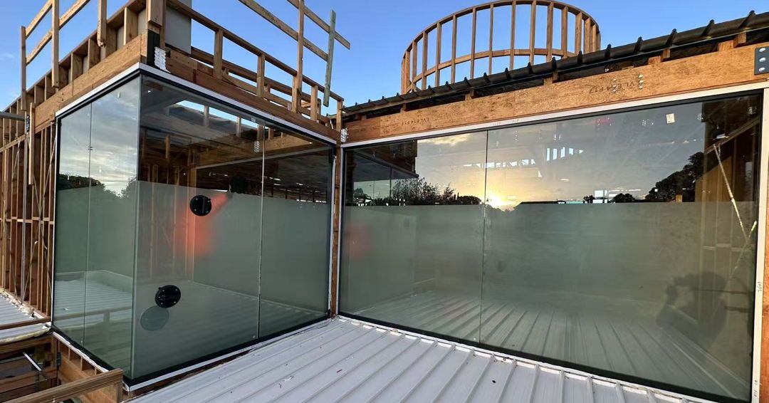 rs_window38099's tweet image. Real project. Real impact.
Our latest Melbourne installation features oversized glass panels, sliding doors, and classic window designs — delivering stunning natural light and expansive views.

#MelbourneHomes #slidingdoors #glasswindow #rswindows #aluminum #windows