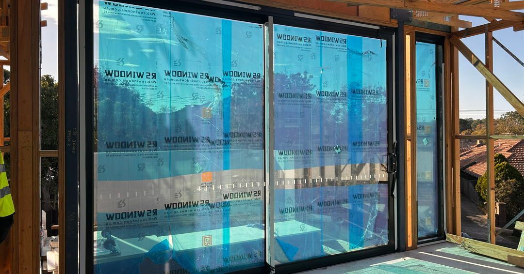 rs_window38099's tweet image. Real project. Real impact.
Our latest Melbourne installation features oversized glass panels, sliding doors, and classic window designs — delivering stunning natural light and expansive views.

#MelbourneHomes #slidingdoors #glasswindow #rswindows #aluminum #windows