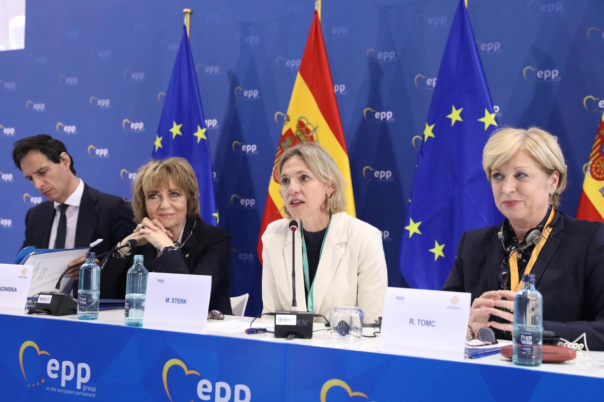 EPP Group CoR (@epp_cor) on Twitter photo <a href="/EPPGroup/">EPP Group</a> <a href="/sarirautio/">Sari Rautio 🏳️🌈💜</a> <a href="/HannaZdanowska/">Hanna Zdanowska</a> From floods to droughts and heat—our climate reality is changing. We must act at all levels to retain water, boost biodiversity, adapt to climate change, and create healthy environments. In Utrecht, greening schoolyards is where it starts—with young people. <a href="/MirjamSterk/">Mirjam Sterk</a> <a href="/EPPGroup/">EPP Group</a> <a href="/sarirautio/">Sari Rautio 🏳️🌈💜</a> <a href="/HannaZdanowska/">Hanna Zdanowska</a> From floods to droughts and heat—our climate reality is changing. We must act at all levels to retain water, boost biodiversity, adapt to climate change, and create healthy environments. In Utrecht, greening schoolyards is where it starts—with young people. <a href="/MirjamSterk/">Mirjam Sterk</a>