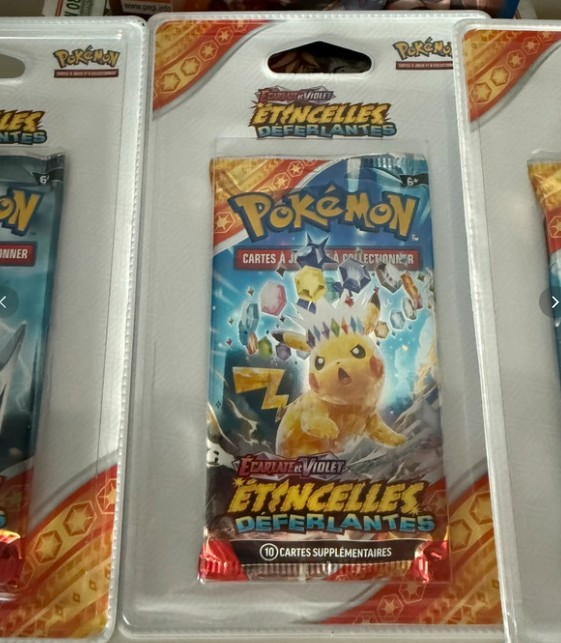 Une superbe vente FNAC pour les blisters #Pokémon de la série EV08 Etincelles Déferlantes ! On croise les doigts pour recevoir le format entièrement plastifié !

Ca revient en stock par petites vagues au besoin : awin1.com/cread.php?awin…