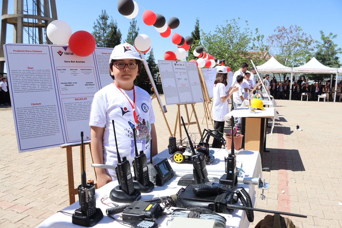 İdil Bilim ve Sanat Merkezi’nde TÜBİTAK Bilim Fuarı Heyecanı!

Kaymakamımız Sayın Anıl ADIGÜZEL, İlçe Milli Eğitim Müdürümüz Sayın Mehmet Şirin ARSLAN ve ilçe protokolünün katılımlarıyla İdil Bilim ve Sanat Merkezimizde TÜBİTAK Bilim Fuarı düzenlendi.

Öğrencilerimizin bilimsel