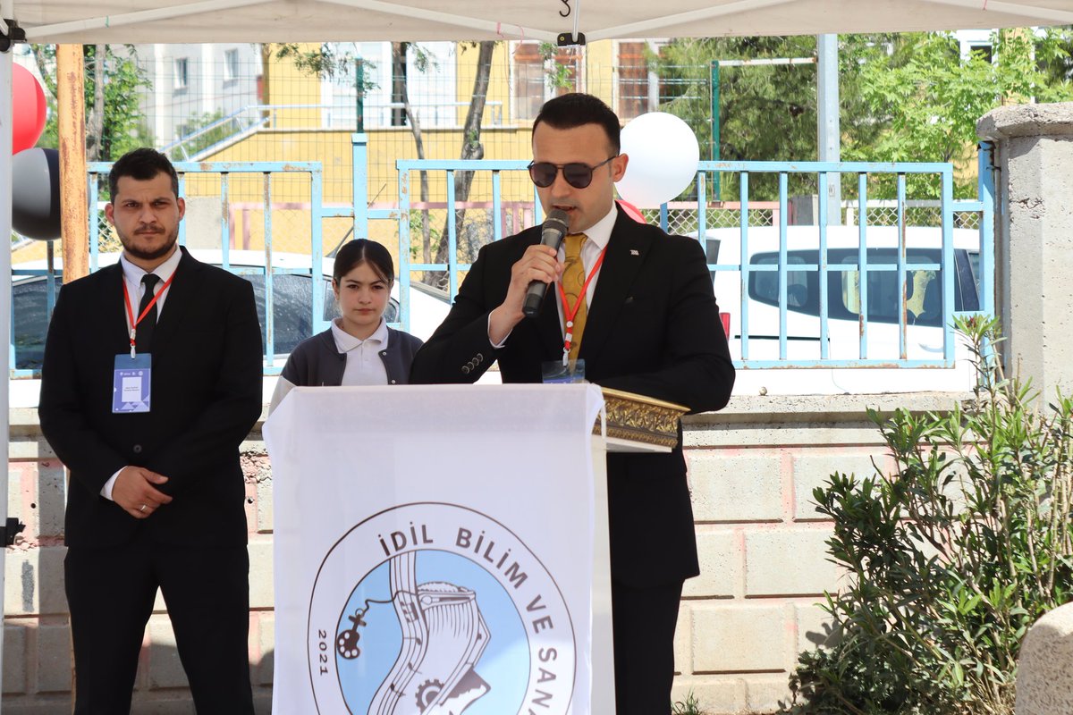 idil_ilcemem's tweet photo. İdil Bilim ve Sanat Merkezi’nde TÜBİTAK Bilim Fuarı Heyecanı!

Kaymakamımız Sayın Anıl ADIGÜZEL, İlçe Milli Eğitim Müdürümüz Sayın Mehmet Şirin ARSLAN ve ilçe protokolünün katılımlarıyla İdil Bilim ve Sanat Merkezimizde TÜBİTAK Bilim Fuarı düzenlendi.

Öğrencilerimizin bilimsel çalışmalarıyla büyük bir özveri ve heyecanla hazırladığı projeler, ziyaretçilerden tam not aldı. Geleceğin bilim insanlarını yürekten kutluyor, emeği geçen tüm öğretmen ve öğrencilerimize teşekkür ediyoruz.

@sirnakvaliligi 
@birolekici73 
@sirnakmem73
@bycandiroglu
@idilKymkmlk
@meh_sirarslan