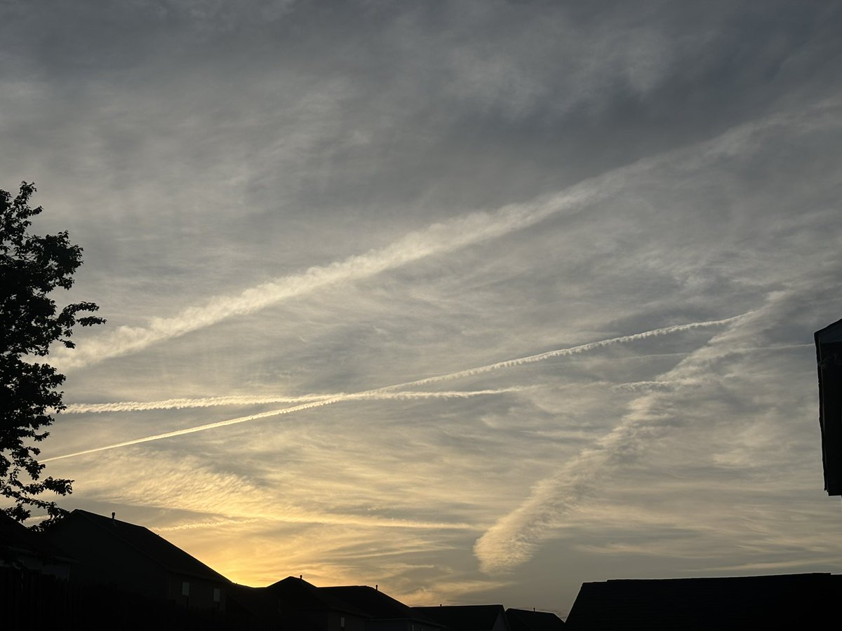 CAM010445's tweet photo. @nogps1 It’s everywhere! #StopWeatherMods #StopCloudSeeding https://t.co/S8ZvDbDZks