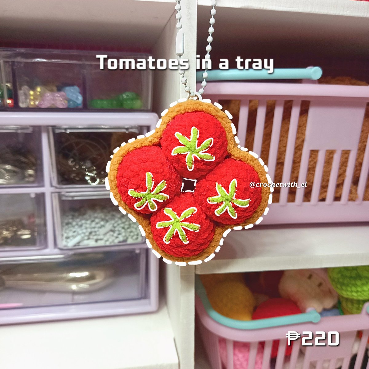 ₊˚⊹ ᰔ 𝗖𝗿𝗼𝗰𝗵𝗲𝘁 𝗧𝗼𝗺𝗮𝘁𝗼 𝗞𝗲𝘆𝗰𝗵𝗮𝗶𝗻 𝗣𝗵𝗼𝗻𝗲𝗰𝗵𝗮𝗿𝗺 ⋆˚꩜｡

𝐈𝐭𝐞𝐦𝐬:
Mini Tomato
Tomato
Tomatoes in a tray

𝐌𝐚𝐭𝐞𝐫𝐢𝐚𝐥𝐬:
Thin Bear Chenille Yarn Dyno Makes 
2mm crochet hook
#Crochet #crochetkeychains #crochettomato