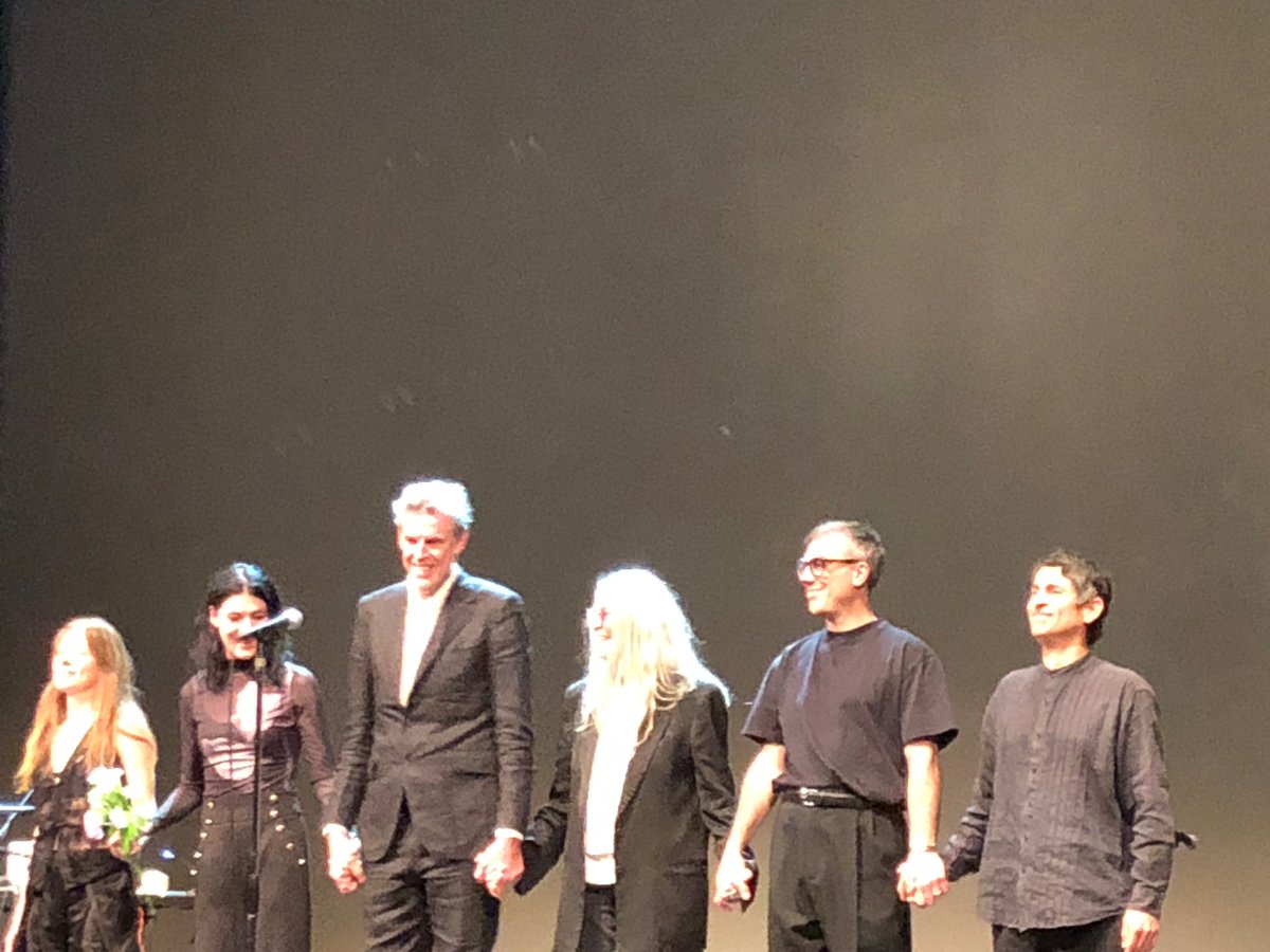 kyonkiyos's tweet photo. 行けて良かった。
#kyotophonie
#soundwalkcollective
#PattiSmith
#correspondences https://t.co/yAakSgNrId