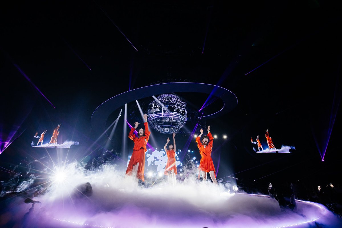 perfumeofficial's tweet image. 'Perfume 10th Tour ZOZ5
"ネビュラロマンス" Episode 1'
"Flow"
photo by Yosuke Kamiyama
#ネビュラロマンス前篇
#prfm