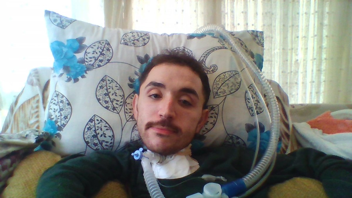 Yardimder2019's tweet photo. Yer Hatay / Samandağ
 Dmd hastasi kardeşimiz eve kapali bir şekilde yaşiyor.

Kendisine hastaligina uygun özel bir tekerlekli sandalyeye ihtiyacı var

Maddi durumu elvermediği için alamıyor. 
Fiyatı 28.620 TL 
Yardimci olmak ister misiniz? https://t.co/BuIIXZVrNy