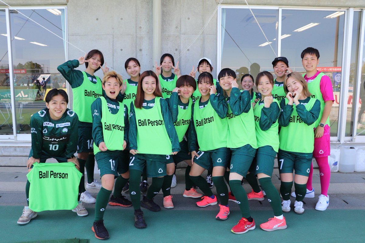 ciruelaofficial's tweet photo. /／
水戸ホーリーホック様ホームゲーム🐉
たくさんのサポーター様に宣伝活動を行わせて頂くことができました🌸
|＼

小島社長をはじめとする
水戸ホーリーホックの皆様
そしていばらきコープ生活共同組合様
このよう��機会を作って頂き
本当にありがとうございました💙

#水戸シルエラ https://t.co/HxJiKZ0ZZs