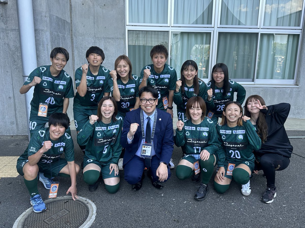 ciruelaofficial's tweet photo. /／
水戸ホーリーホック様ホームゲーム🐉
たくさんのサポーター様に宣伝活動を行わせて頂くことができました🌸
|＼

小島社長をはじめとする
水戸ホーリーホックの皆様
そしていばらきコープ生活共同組合様
このよう��機会を作って頂き
本当にありがとうございました💙

#水戸シルエラ https://t.co/HxJiKZ0ZZs