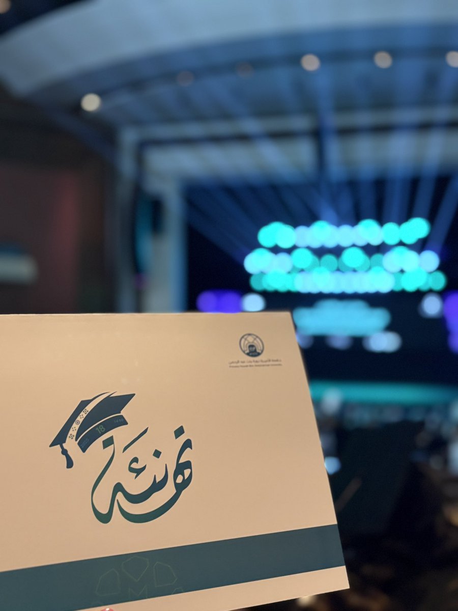 Ll0yla's tweet photo. الحمدلله.. إنتهت آخر سنة 💗🎓 https://t.co/95gWOW8Ifm