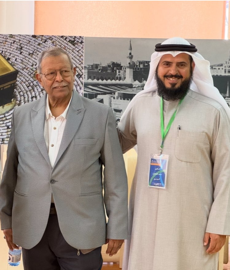 مع مصور الحرمين 
ومصوررالملوك في الديوان الملكي
الأستاذ خالد الطويرقي
على هامش المؤتمر الدولي للدراسات الإنسانية والشرعية والاجتهاد الفقهي في السياق المعاصر بجمعورية صربيا مدينة نفي بازار كلية الدراسات الإسلامية