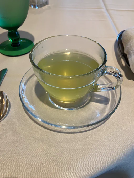 ついでに椿山荘の抹茶尽くしのアフタヌーンティー(期間限定)こちらもドリンクも種類豊富で大変美味しかった。食後はお庭も散策できる。お伺いしたのは丁度梅雨の季節で紫陽花が見頃な時。また行きたいな。 