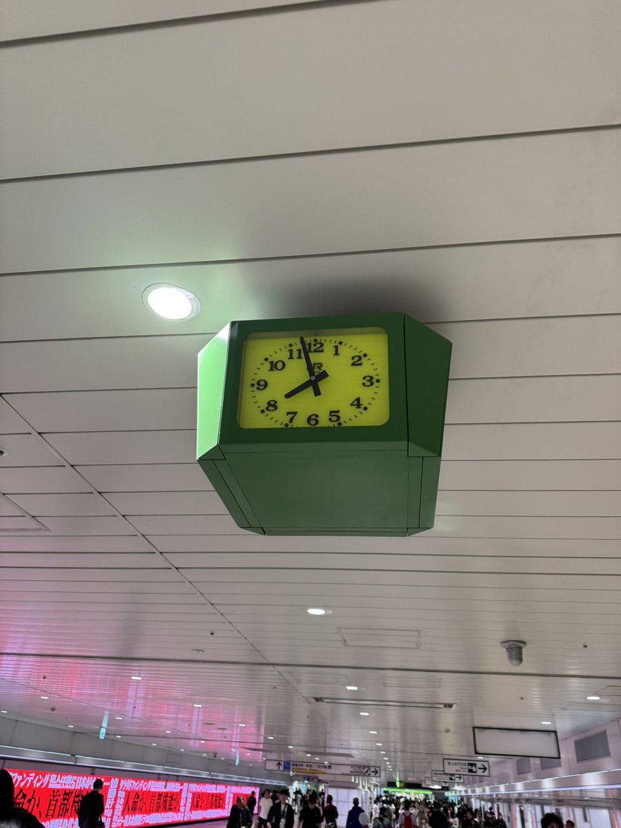 pesaida's tweet image. ヤクルトは試合に負けちゃったけど、とにかく緑色ばっかりでいい景色だったね。
会場を緑色で埋め尽くす、俺達にもそんな日が来ると信じて頑張ろう。
 #Vanityyy
  #swallows