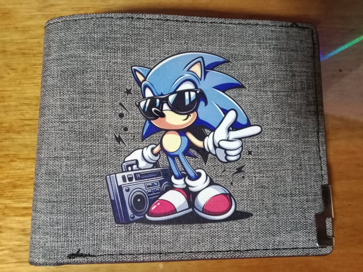 There's a time and place for everything.

And this, is the time for me to embrace a new wallet, a hard process for those who know...

and THIS is the chosen one, may you live long in my pockets....