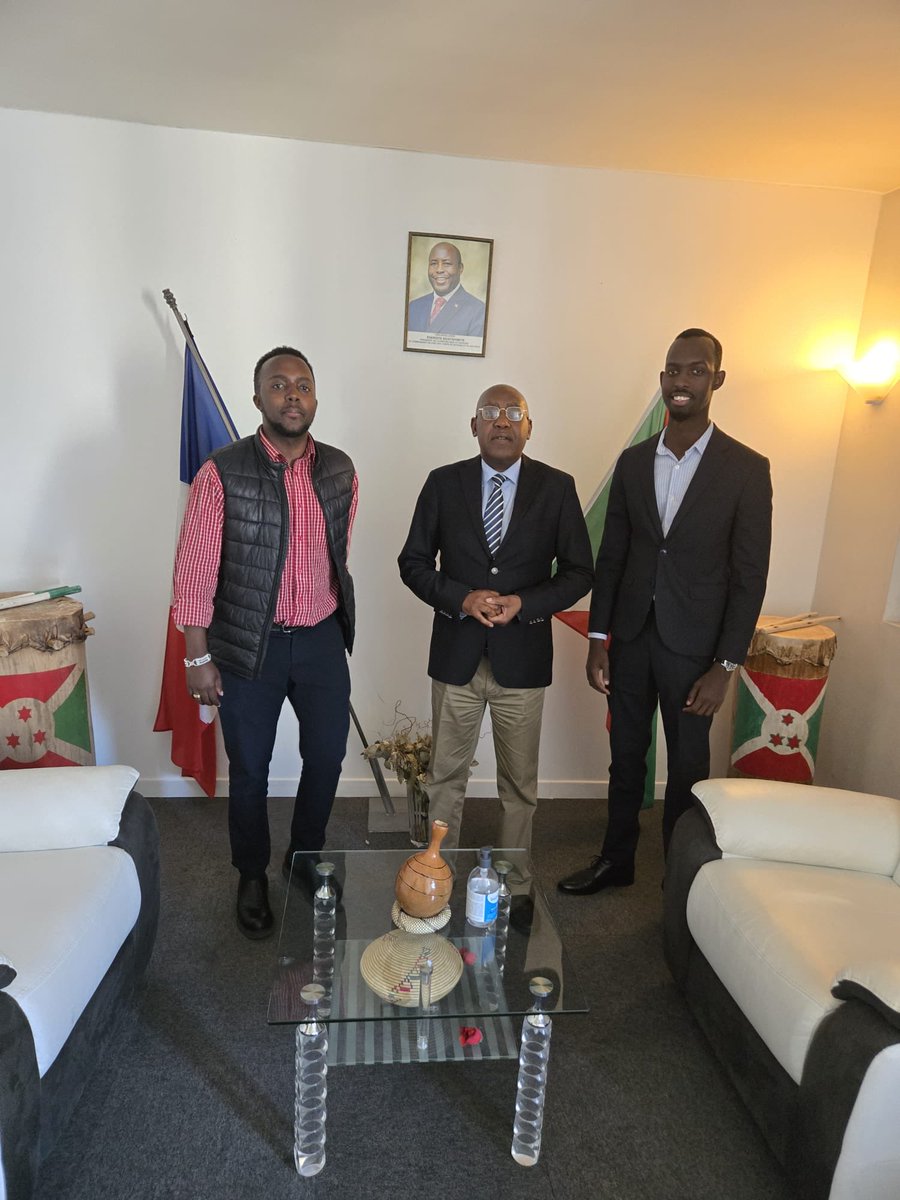 Ce mardi 29/4/25,S.E Mr l'Ambassadeur du🇧🇮en🇫🇷 a rencontré Messieurs Carl Gauss Rugero et Billy Quentin Nkingi, jeunes burundais qui venaient lui présenter leur Agance Gauss&amp;Co Specialisée en Intelligence Artificielle et automatisation et proposer un partenariat avec l'Ambassade.