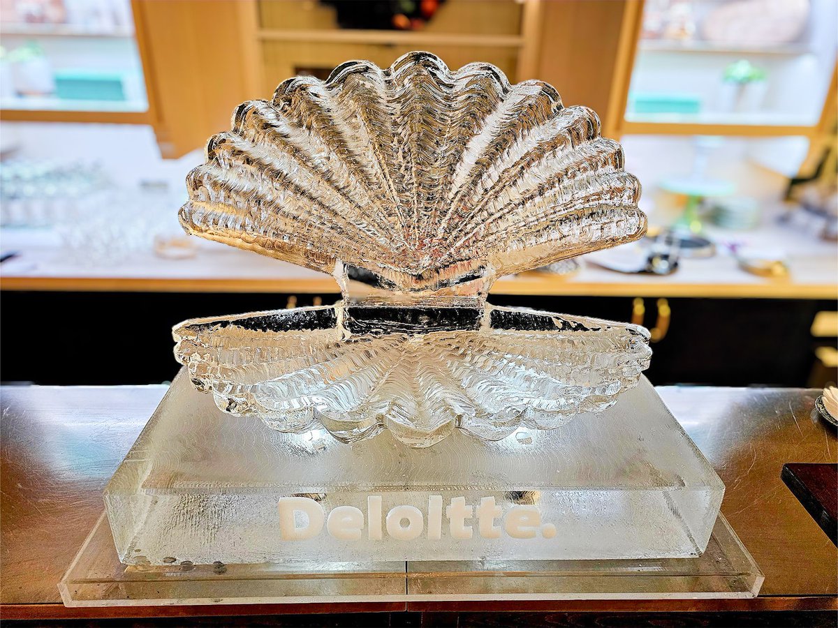 Big shell energy 🐚❄️
Ice food station goals? Achieved. 

🧊 : Open Scallop Shell with logo