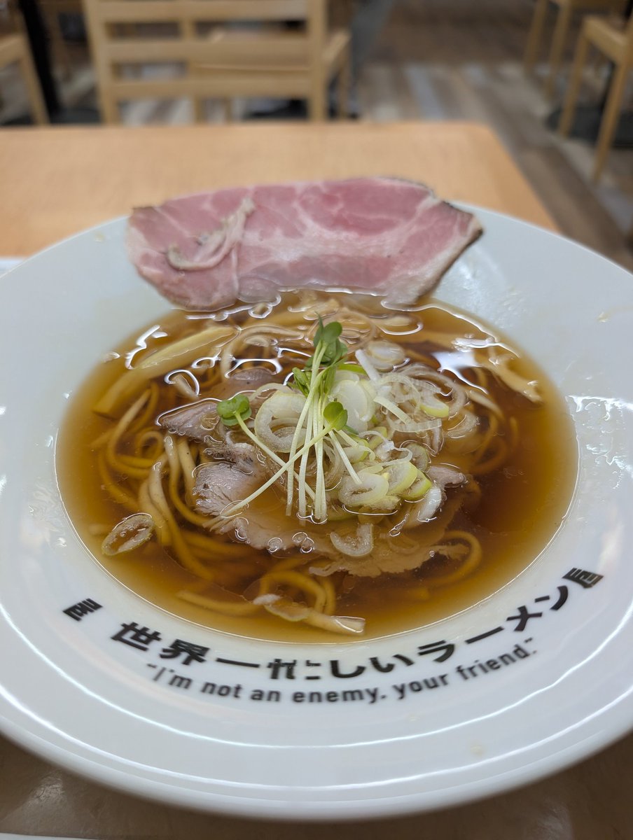 morning_ookami's tweet photo. 全然お腹空いてないけど、どうしてもスルーできなくて兵庫県の三木SAに寄り道して #世界一忙しいラーメン屋 さんへ
ここは #人類みな麺類 の #UNCHI 系列
はっきり言ってサービスエリアで出てくるレベルじゃない #ラーメン 食べれます
これはほんとに1回は食べてほしいやつ
最高でした
あー、痩せたい https://t.co/nv9dMG1xkM