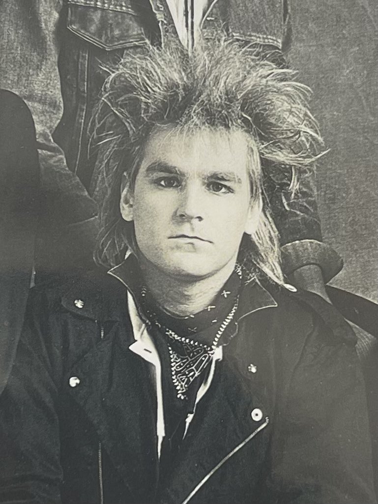 AGC_LONDON's tweet image. Very sad to read that Mike Peters @thealarm has passed away today. 
Thank you Mike for your music &amp;amp; lyrics that guided me growing up in 80s Britain. 
Condolences to Mike’s family &amp;amp; friends. 
#RIPMikePeters 
#MikePeters #TheAlarm