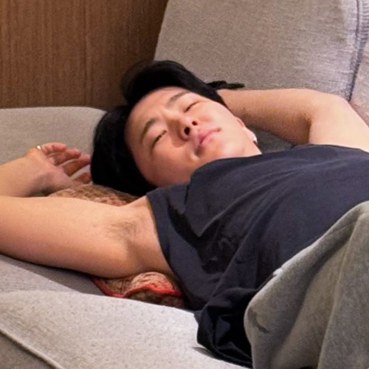 ㅤㅤ

Bapak sama anak goleran terus!

ㅤㅤ