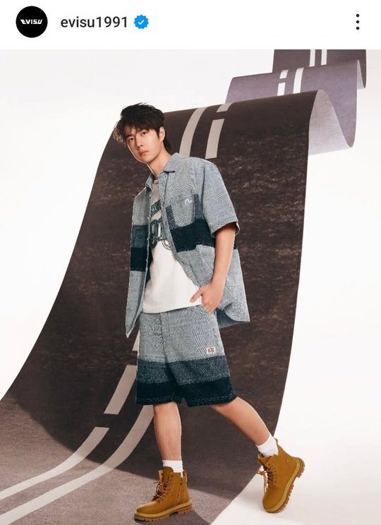 minigirlz_'s tweet photo. เมื่อความชิค ความสบาย และ Evisu มาเจอกันที่ GBA หวังอี้ป๋อ
#WangYibo #หวังอี้ป๋อ
#EVISU #PlaywithEvisu https://t.co/Eckv5cdgkm
