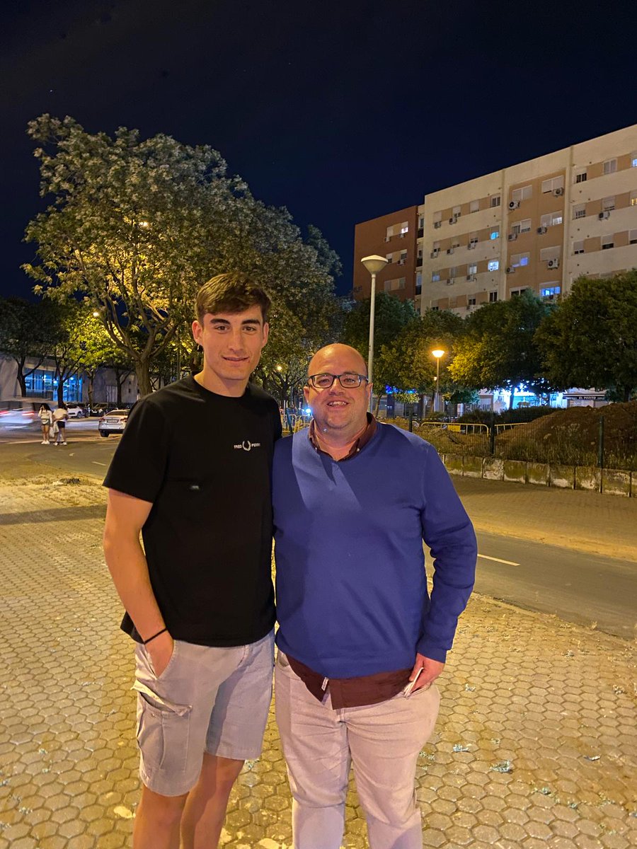 Eleven Stars (@elevenstars_es) on Twitter photo Ruta por #España 🗺️. Bernardo Ruiz recorrió 987 kilómetros para completar otro #ElevenOnTour 🚗. La #FamiliaEleven visitó #Salamanca, #ArroyodelaLuz y #JerezdelosCaballeros, donde acompañamos a Óscar Lorenzo, Miki, <a href="/alesanchec/">Alee Sanchezz</a>, <a href="/avilarojas81/">Miguel Angel Avila Rojas</a>, <a href="/MRCARLOSPIZARRO/">Carlos Pizarro</a> y <a href="/alfonsoperal5/">Alfonso Peral</a> 👨👩👧👦 Ruta por #España 🗺️. Bernardo Ruiz recorrió 987 kilómetros para completar otro #ElevenOnTour 🚗. La #FamiliaEleven visitó #Salamanca, #ArroyodelaLuz y #JerezdelosCaballeros, donde acompañamos a Óscar Lorenzo, Miki, <a href="/alesanchec/">Alee Sanchezz</a>, <a href="/avilarojas81/">Miguel Angel Avila Rojas</a>, <a href="/MRCARLOSPIZARRO/">Carlos Pizarro</a> y <a href="/alfonsoperal5/">Alfonso Peral</a> 👨👩👧👦