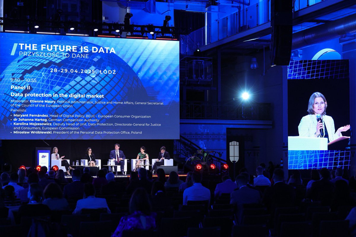 PLintheEU's tweet photo. 📸 See more photos from Day 2 of the “The future is data” conference in Łódź! 

🔗 https://t.co/xWDOsQgY4X

#Poland25eu https://t.co/NjlAmN0kfB