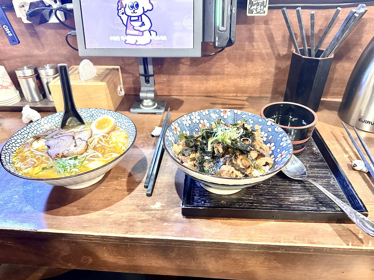 난 라멘집을 가면 항상 규동을 먹는다 
왜냐면 최고의 라멘은 뺏어먹는 라멘이기 때문이다.