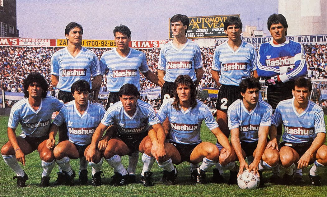 ubaldofillol's tweet photo. Feliz cumpleaños al querido "Mencho" Medina Bello. 
¿Lo vieron jugar? ⚽7️⃣ https://t.co/35o4u8QZ2L