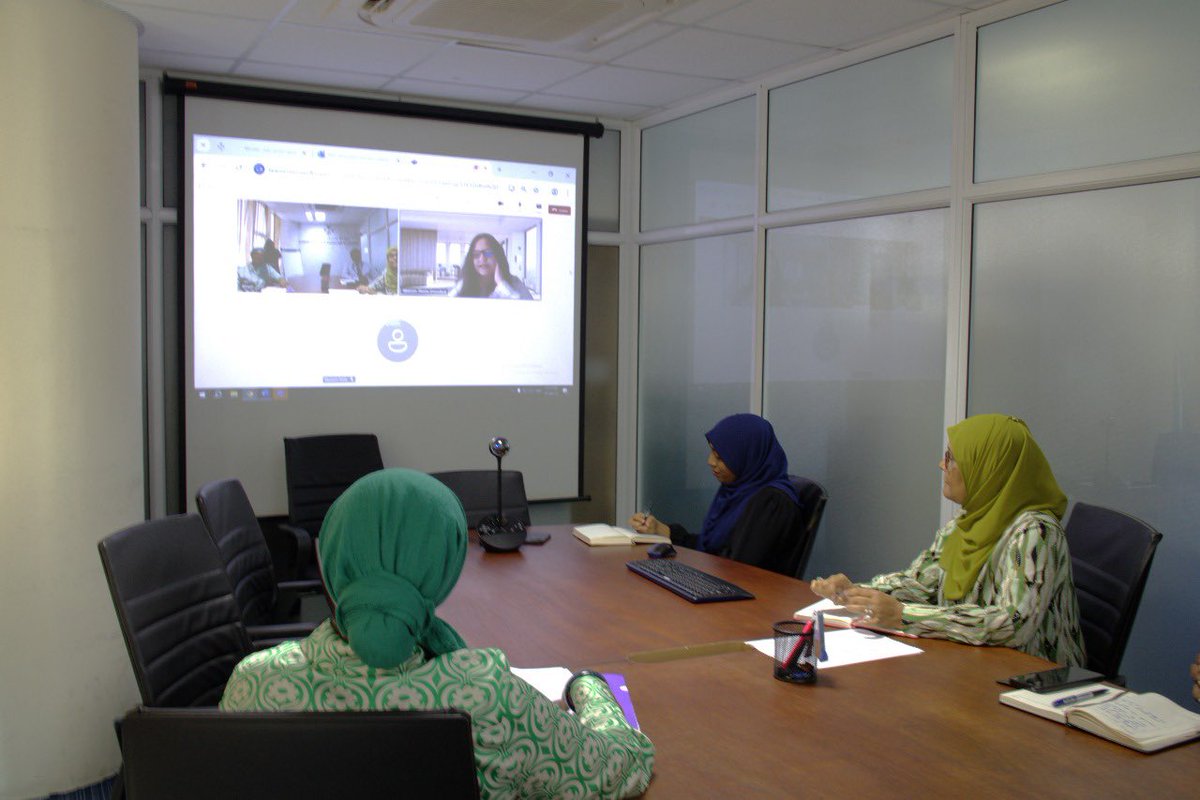 MAAWmv's tweet image. Minister Dr. Maryam Mariya met with IFAD Country Director Ms. Sherina Tabassum to discuss the progress of the Maldives Agribusiness Programme (MAP) and explore future collaborations to strengthen climate-resilient agriculture in the Maldives. #MAPProject #ClimateResilience…